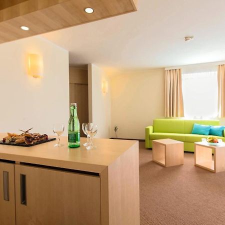 Momentum Hotel Аніф Екстер'єр фото