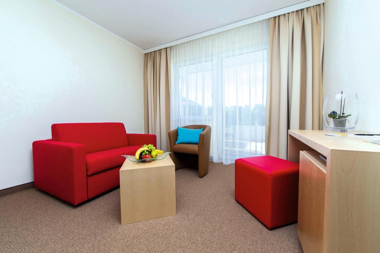 Momentum Hotel Аніф Екстер'єр фото